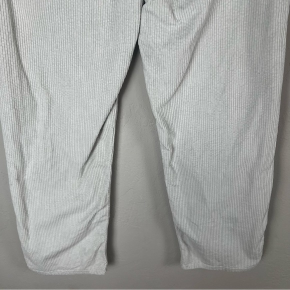 Levi's Premium Ribcage Straight Leg Ankle Corduroy Pants Ecru Wale Cream Size 26 - Picture 6 of 11
